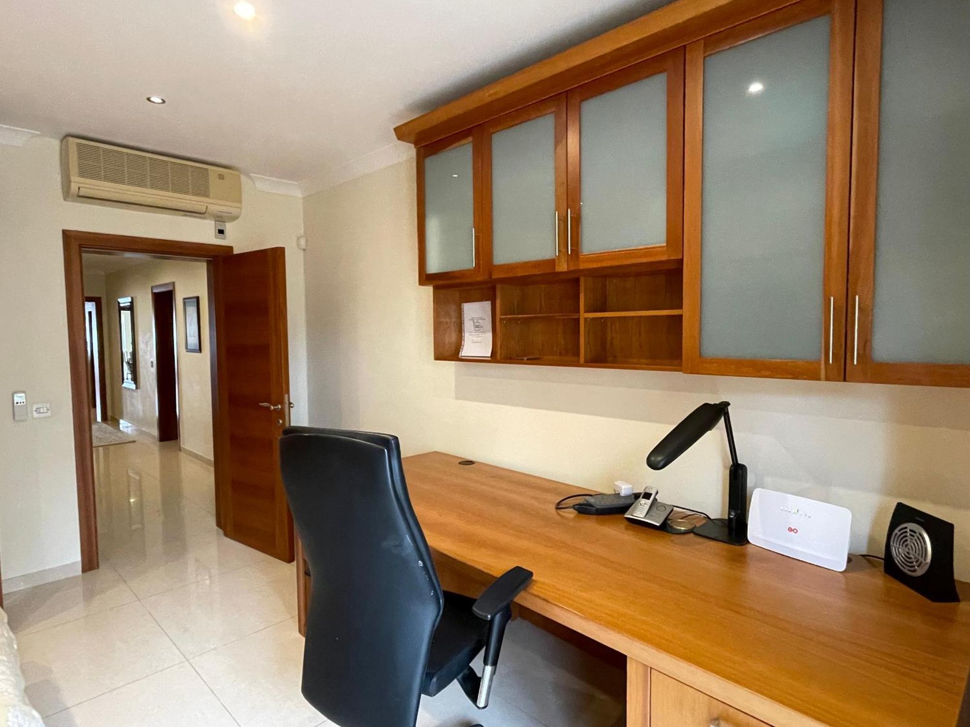 Spacious Luxurious Apartment With Seaview Mellieha Bilik gambar