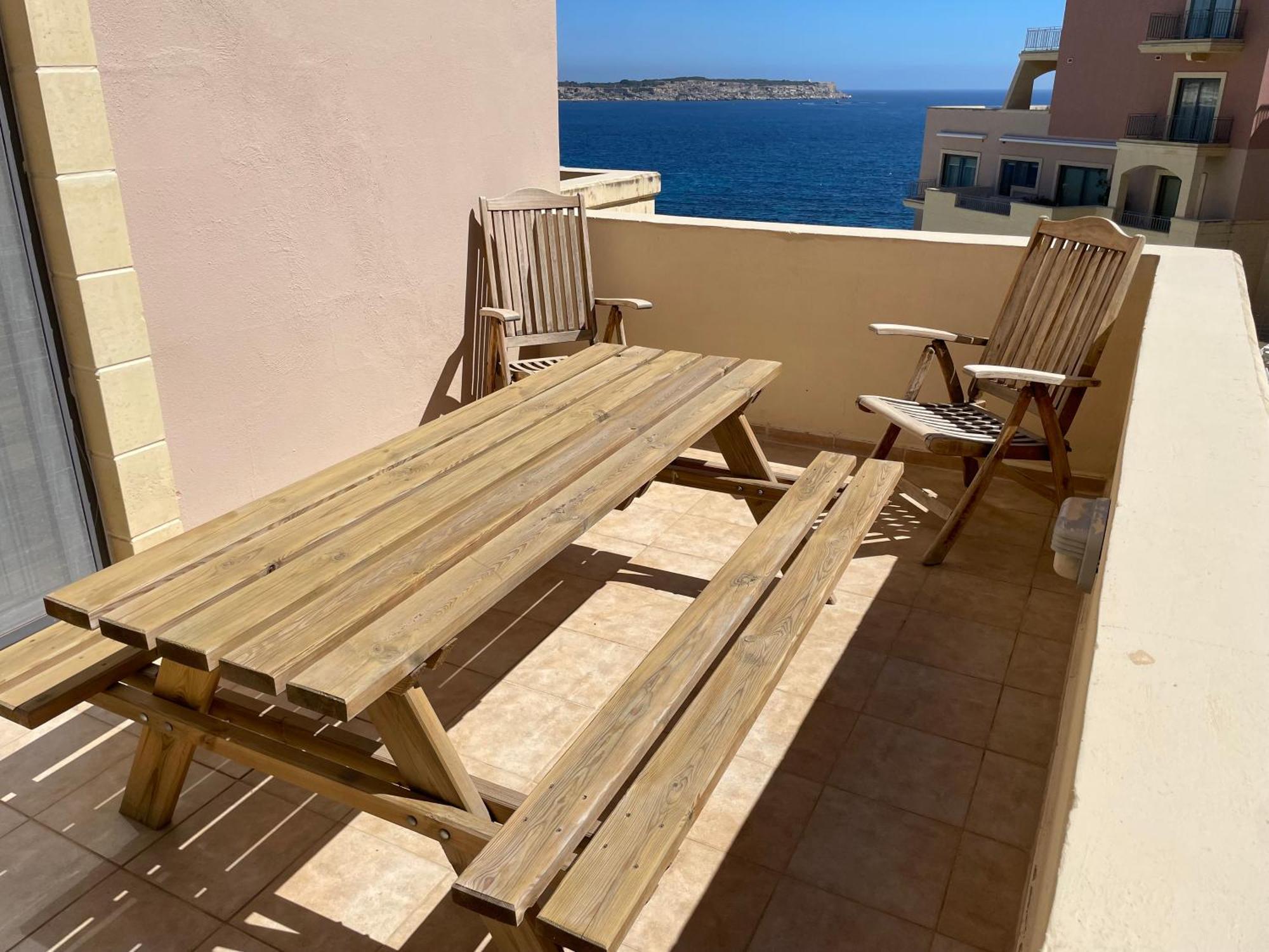 Spacious Luxurious Apartment With Seaview Mellieha Bilik gambar